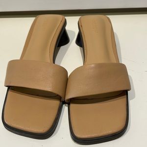 Tony Bianco Size 6 Chelsea Sandal in Honey Sheep Napa